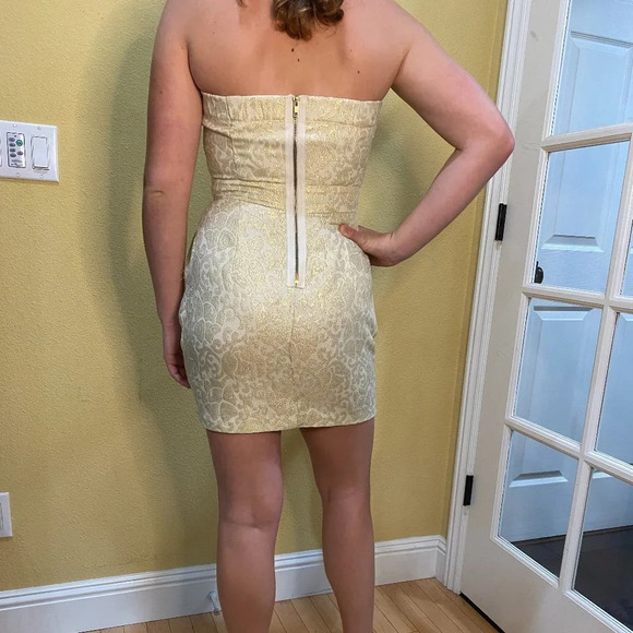 SPEECHLESS Gold Sparkle Strapless Dress with Pockets - small - Picture 4 of 5